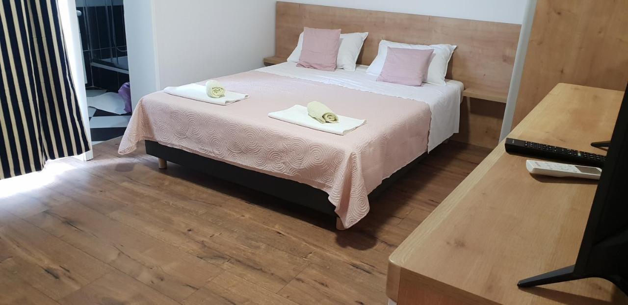 Bed and Breakfast Kuca Pecine Metajna Exterior foto